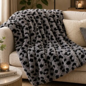 KIARA PRINTED  RABBIT SHERPA THROW